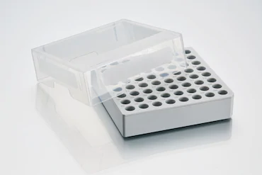 艾本德儲存盒 8 × 8, 可放置 64  個試管， 1  –  2  mL，3  件，高 53  mm，2  英寸，聚丙烯材料，可耐受最低 -86  °C，可高溫高壓滅菌，帶蓋子并具有數(shù)字字母標(biāo)識